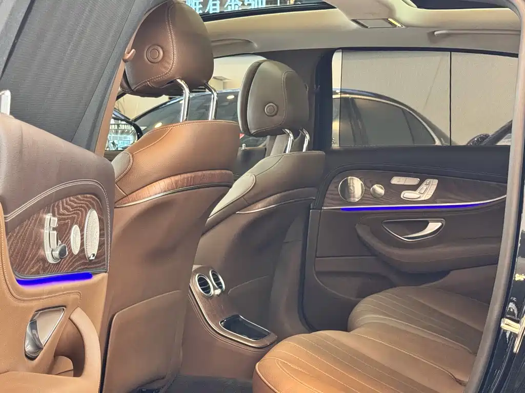 Mercedes-Benz E-Class 2023 — фото 7