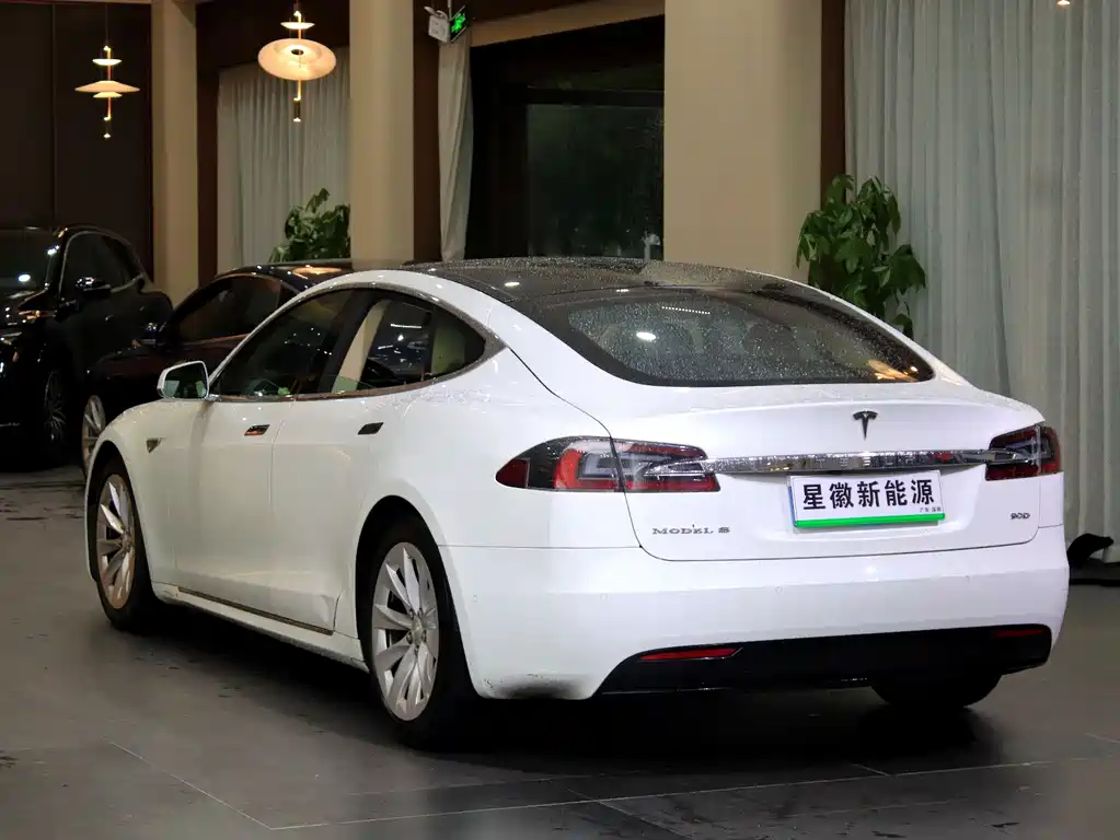 Tesla Model S 2016 — фото 17