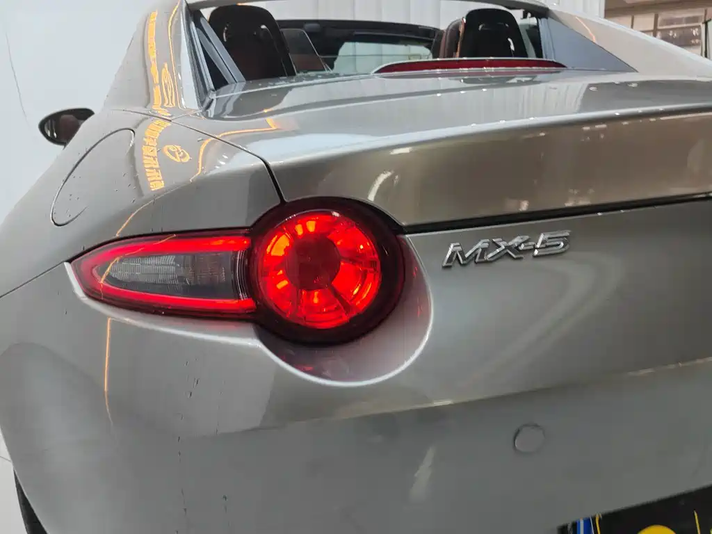 Mazda MX-5 2018 — фото 11