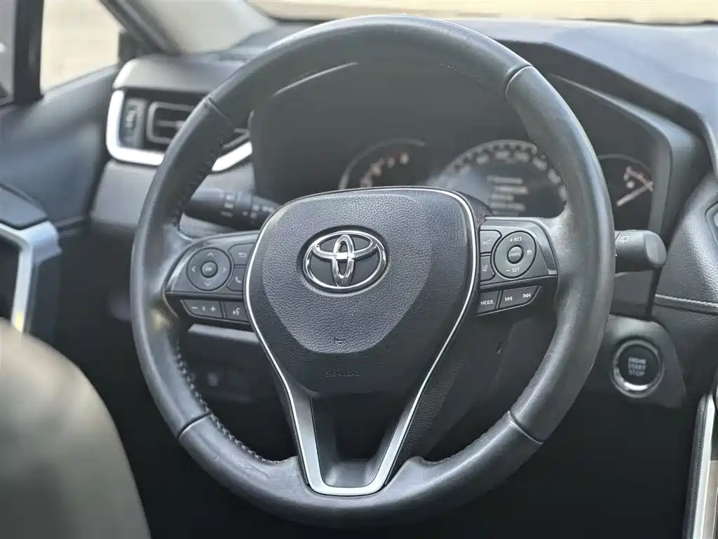Toyota RAV4 2022 — фото 3