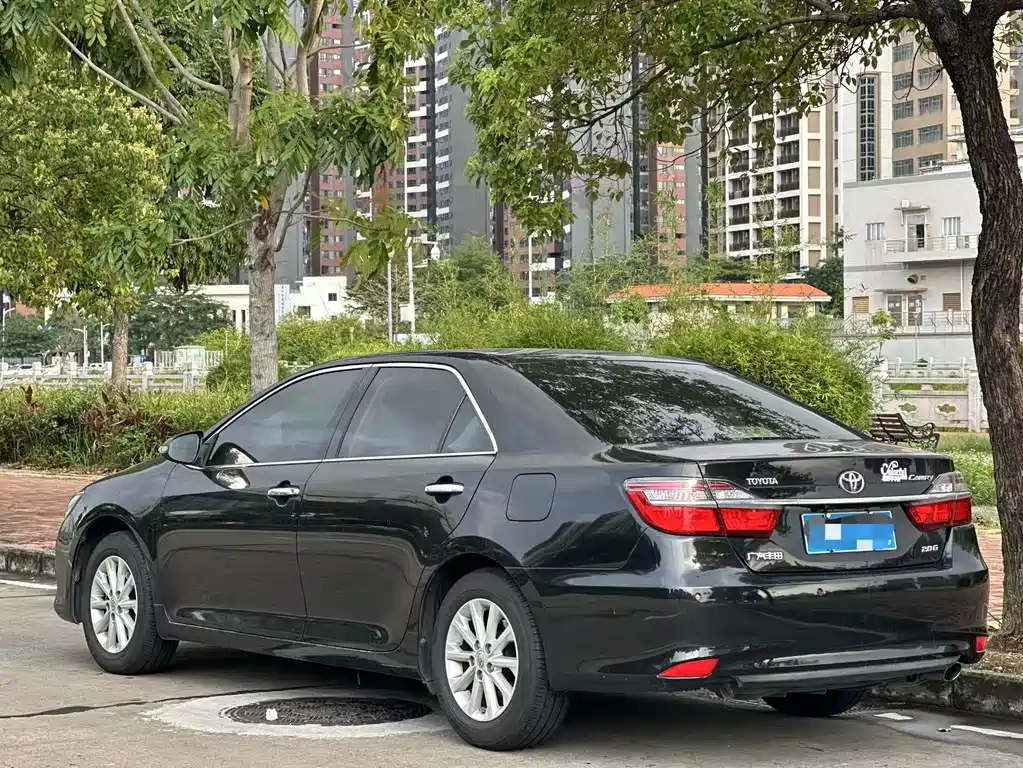 Toyota Camry 2017 — фото 8