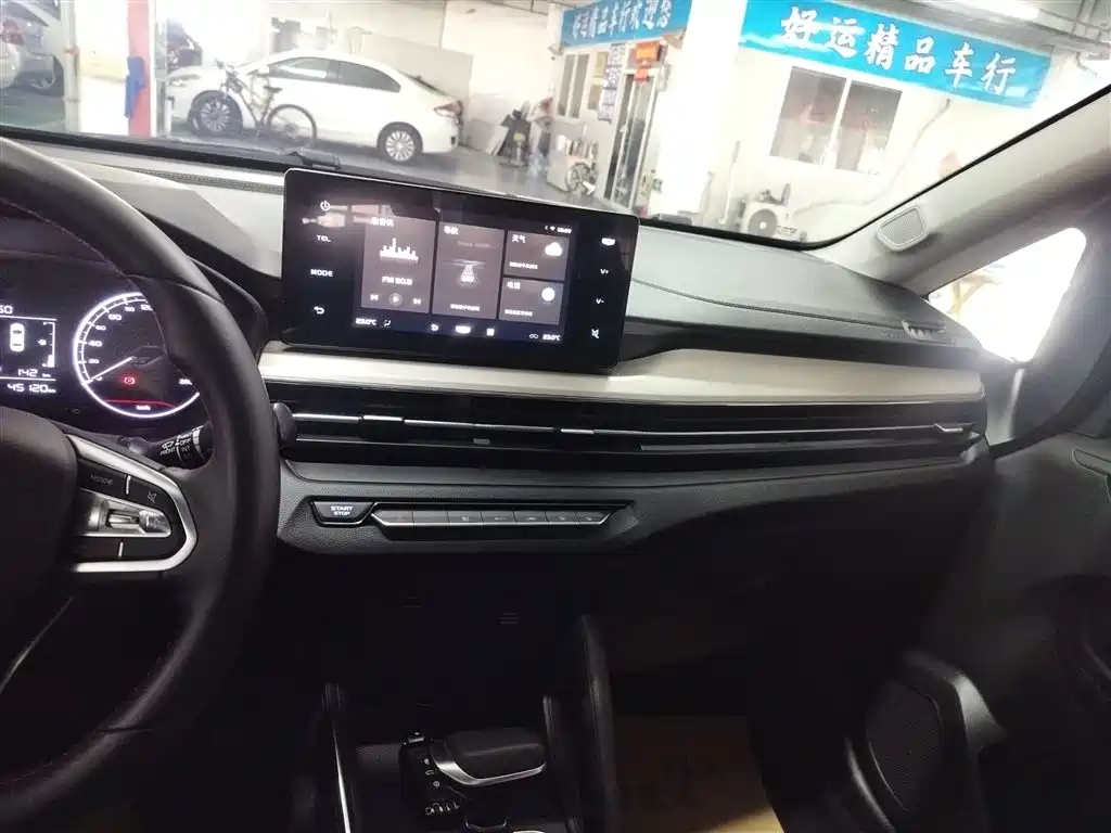 Geely Vision X3 2022 — фото 13