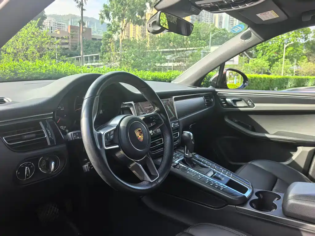 Porsche Macan 2019 — фото 10