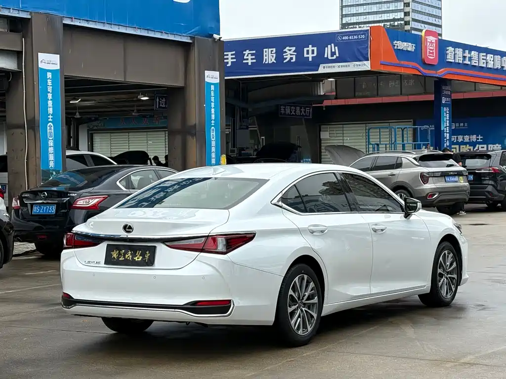 Lexus ES 2022 — фото 18