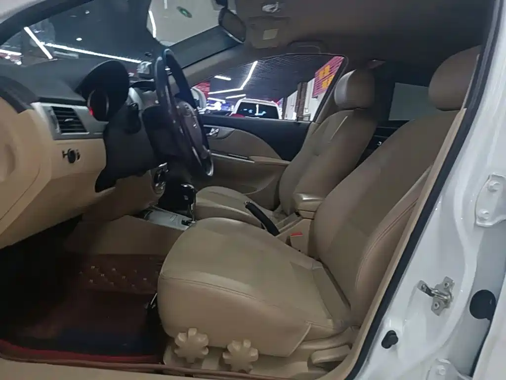 Buick Excelle 2015 — фото 15