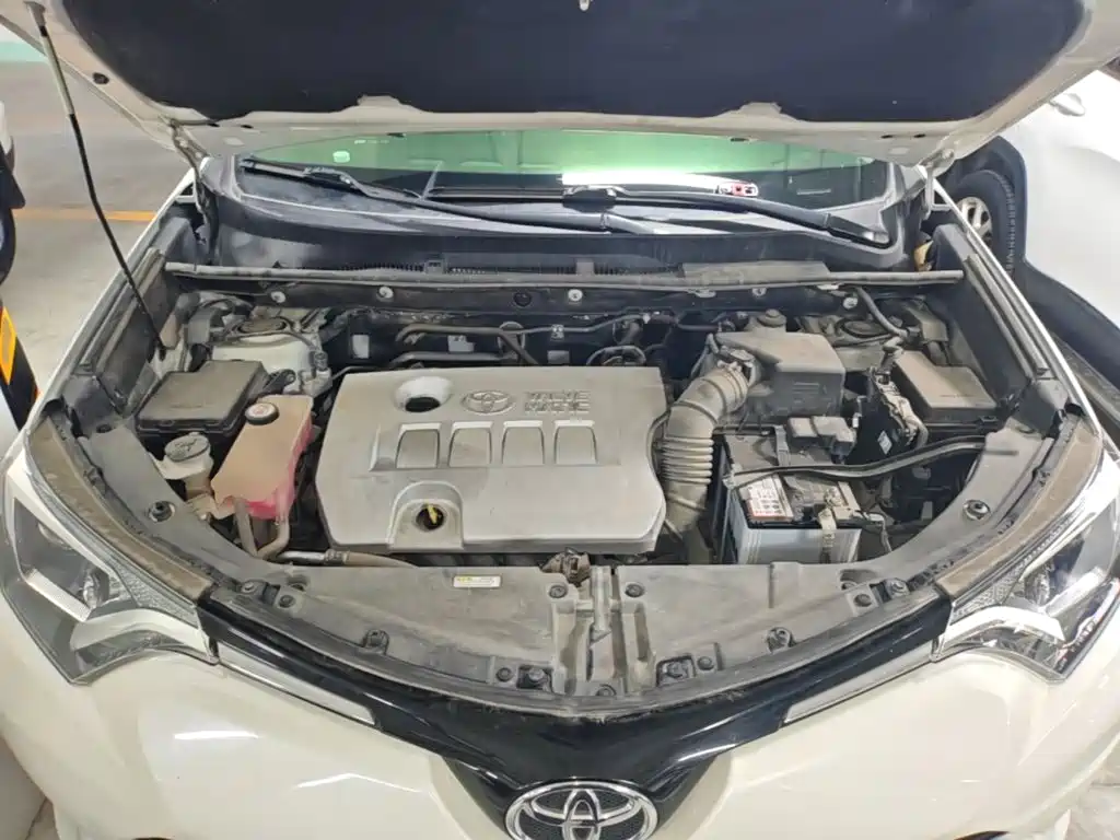 Toyota RAV4 2018 — фото 20
