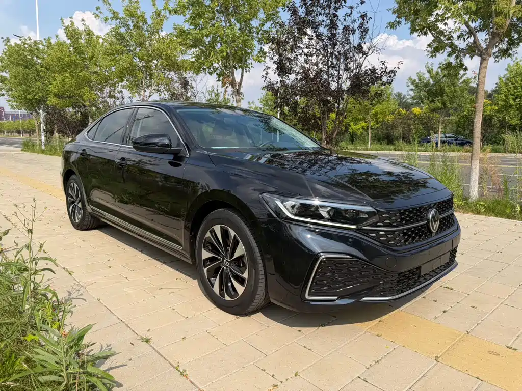 Volkswagen Passat 2023