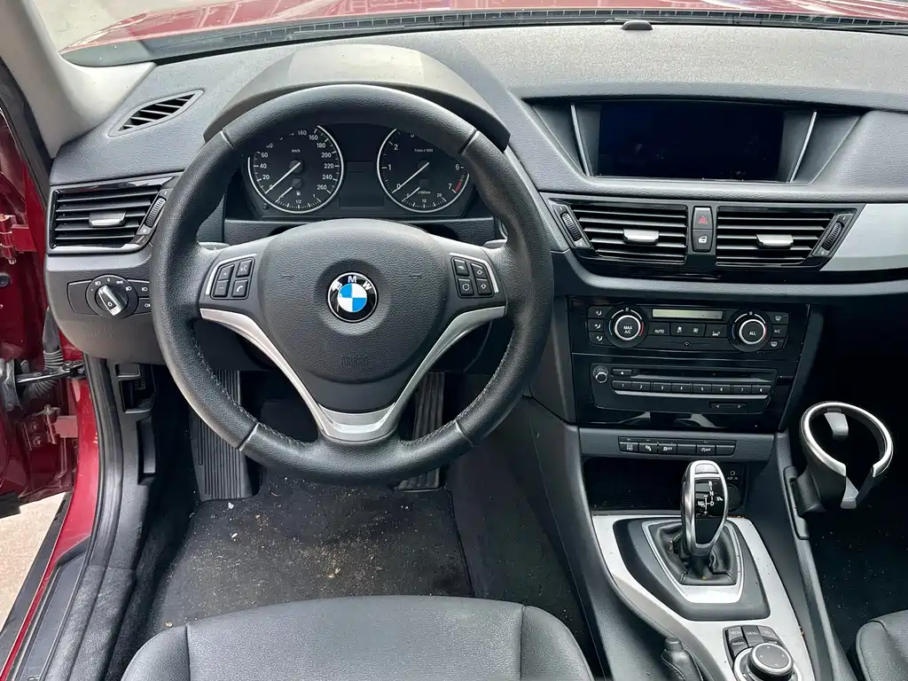 BMW X1 2014 — фото 8