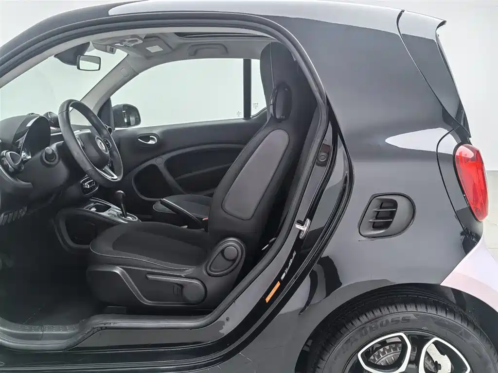 smart Fortwo 2019 — фото 10
