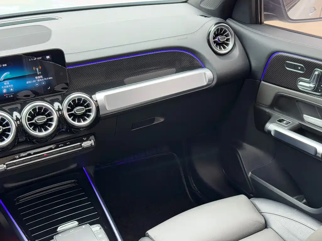 Mercedes-Benz GLB AMG 2022 — фото 13