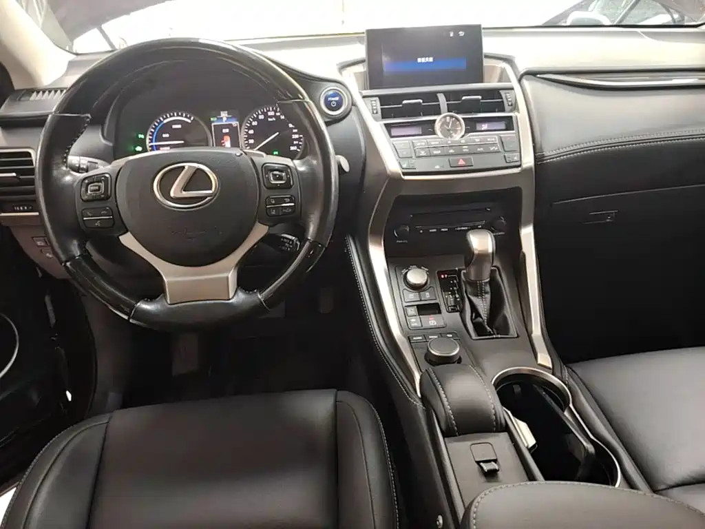 Lexus NX 2016 — фото 10