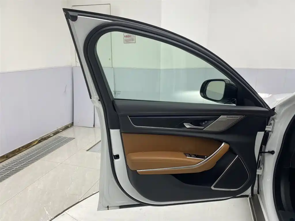 Jaguar XFL 2024 — фото 17