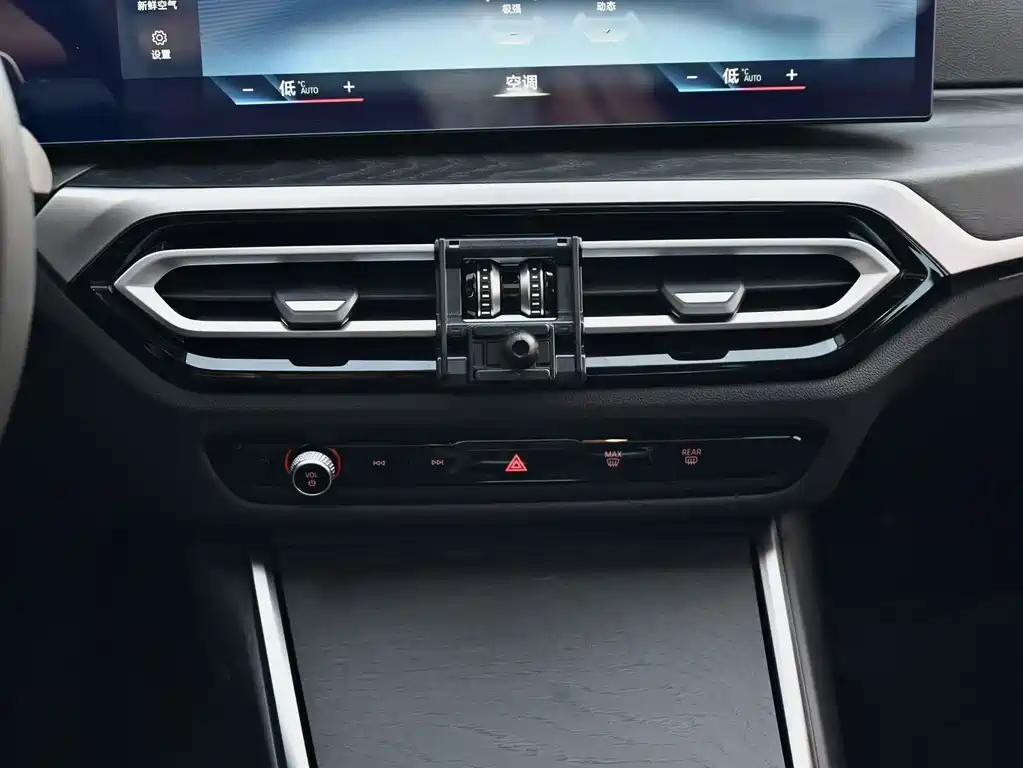 BMW 3 Series 2023 — фото 15