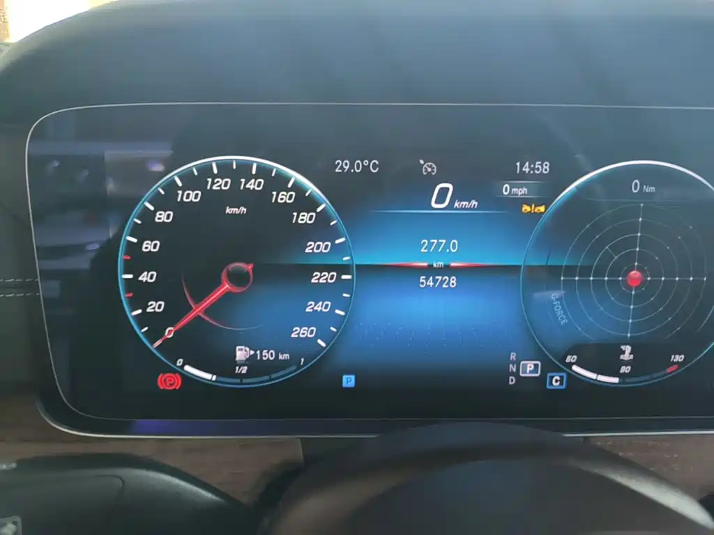 Mercedes-Benz E-Class 2023 — фото 12