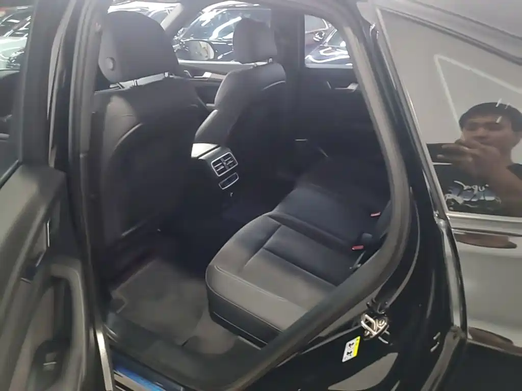 Audi Q5L Sportback 2024 — фото 17