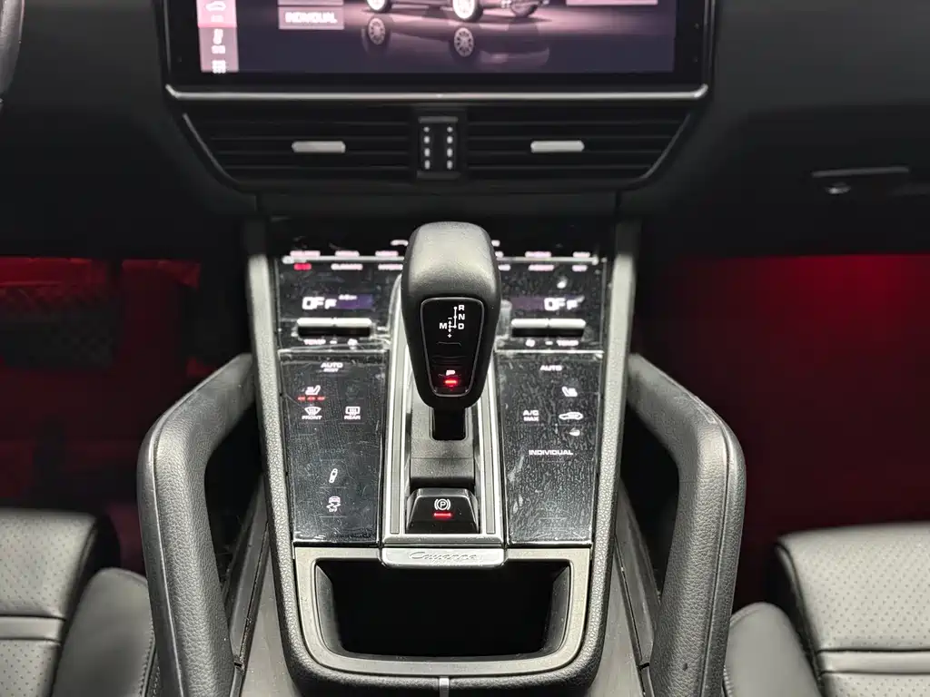 Porsche Cayenne Hybrid 2020 — фото 26