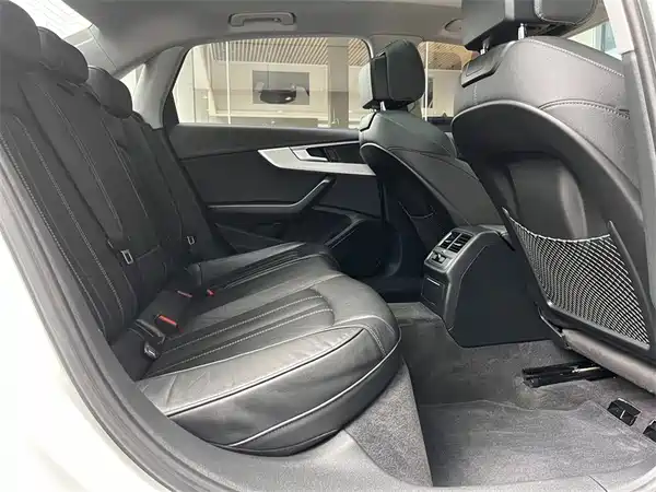 Audi A4L 2020
