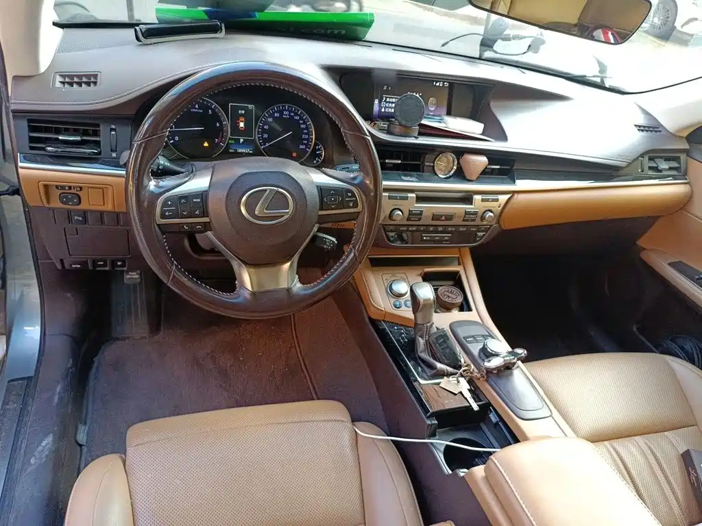 Lexus ES 2017 — фото 13