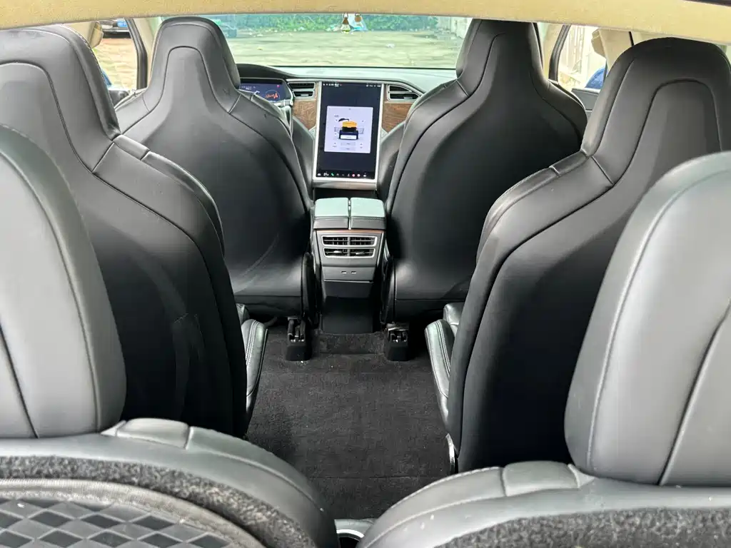 Tesla Model X 2017 — фото 9