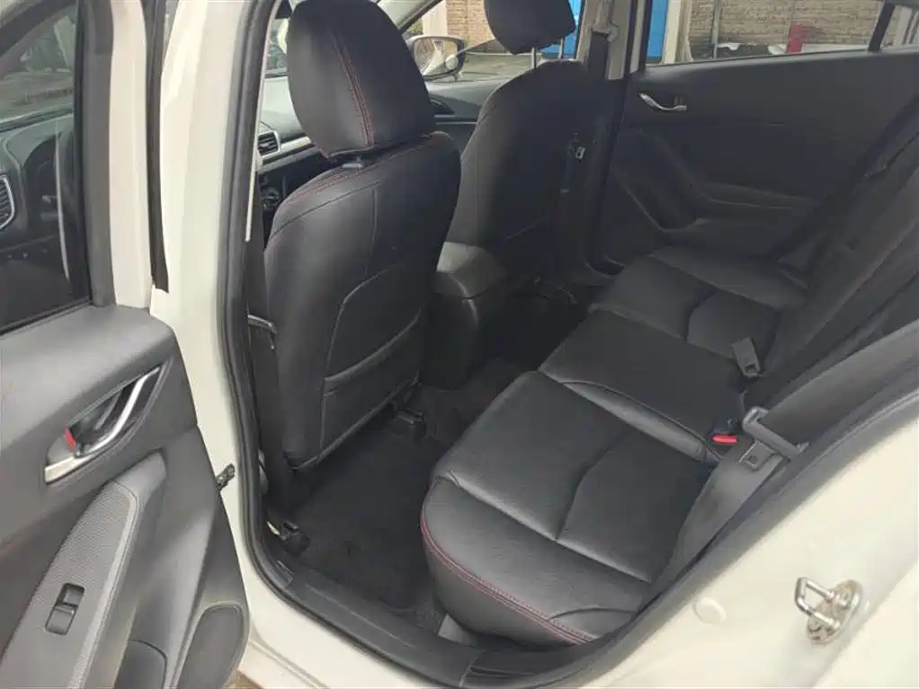Mazda 3 Axela 2015
