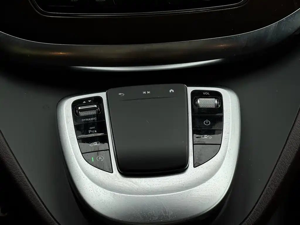Mercedes-Benz V-Class 2023 — фото 11