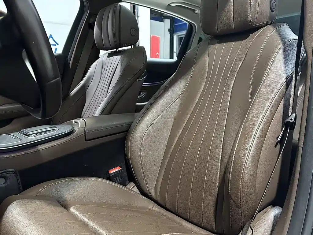 Mercedes-Benz E-Class 2023 — фото 16