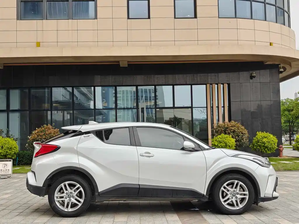 Toyota C-HR 2022 — фото 4