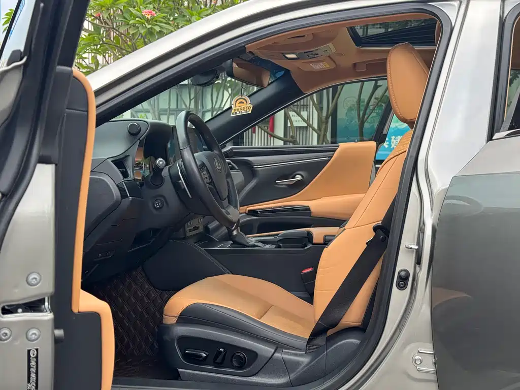 Lexus ES 2022