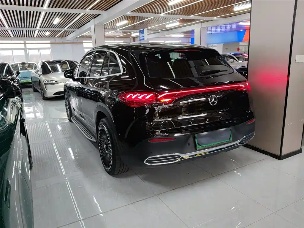 Mercedes-Benz EQE SUV 2025 — фото 23