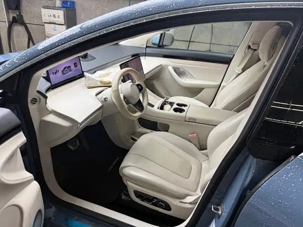 Luxeed R7 2024