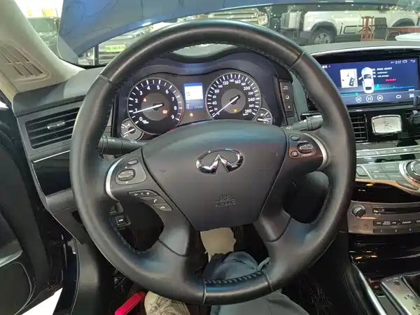 Infiniti Q70 2017