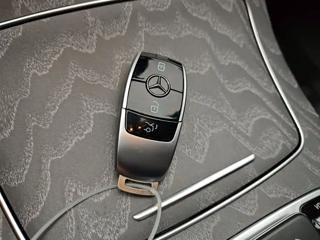 Mercedes-Benz E-Class 2022 — фото 9
