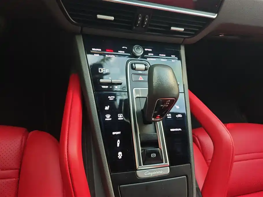 Porsche Cayenne 2019 — фото 16