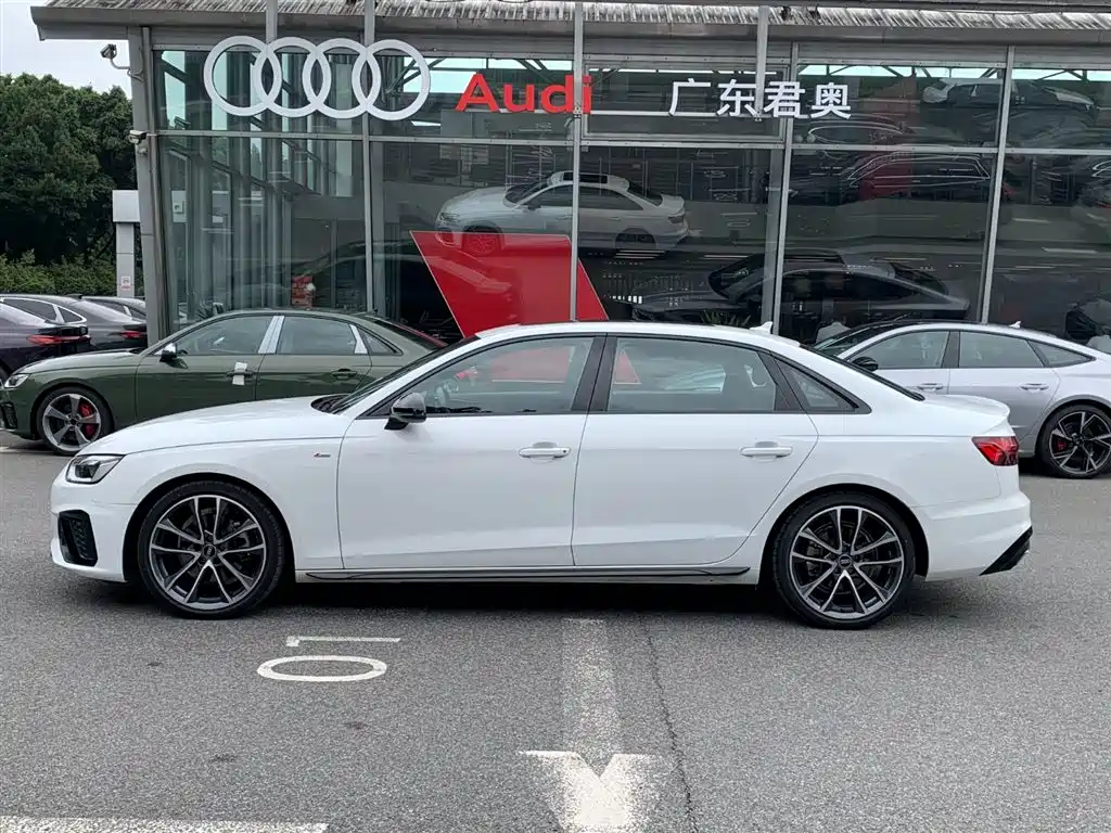 Audi A4L 2023 — фото 3