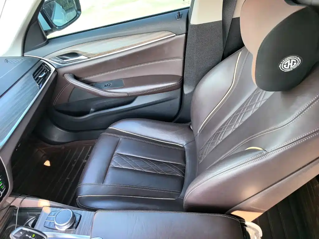 BMW 5 Series 2018 — фото 11