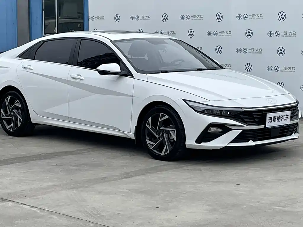 Hyundai Elantra 2023 — фото 3