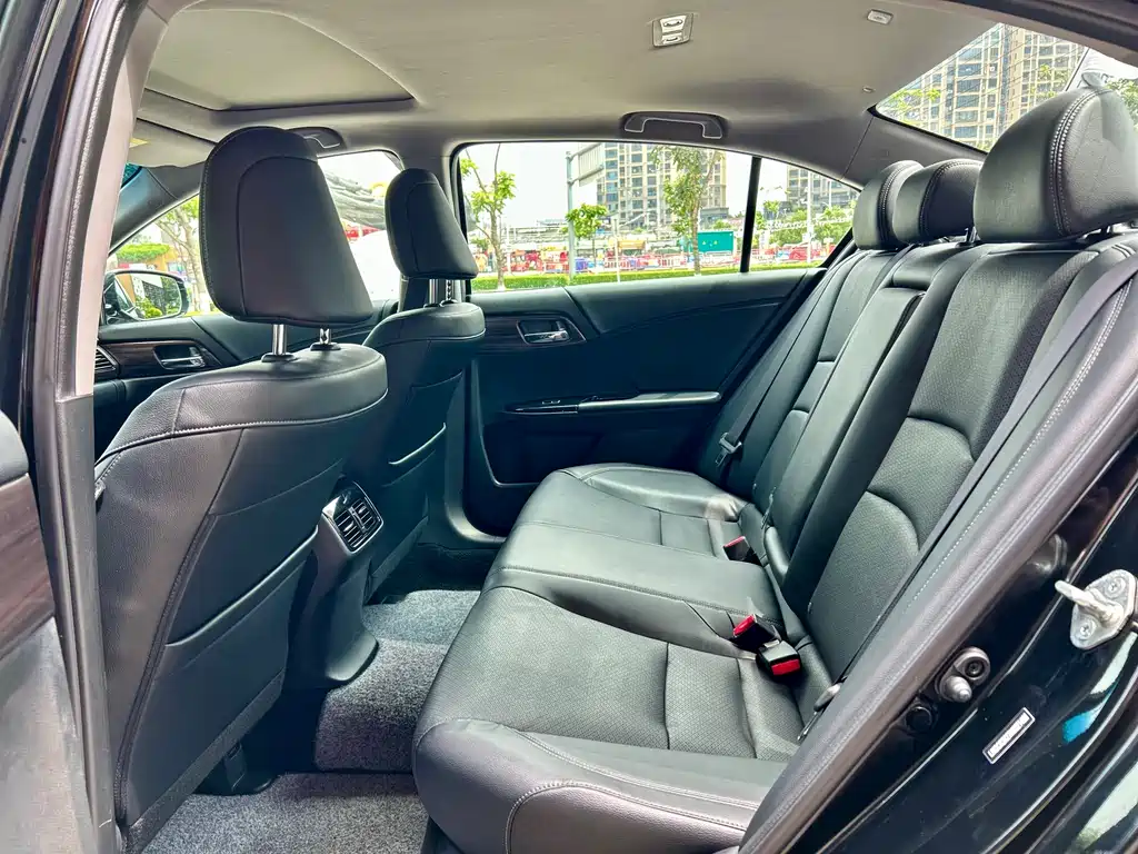 Honda Accord 2017 — фото 9