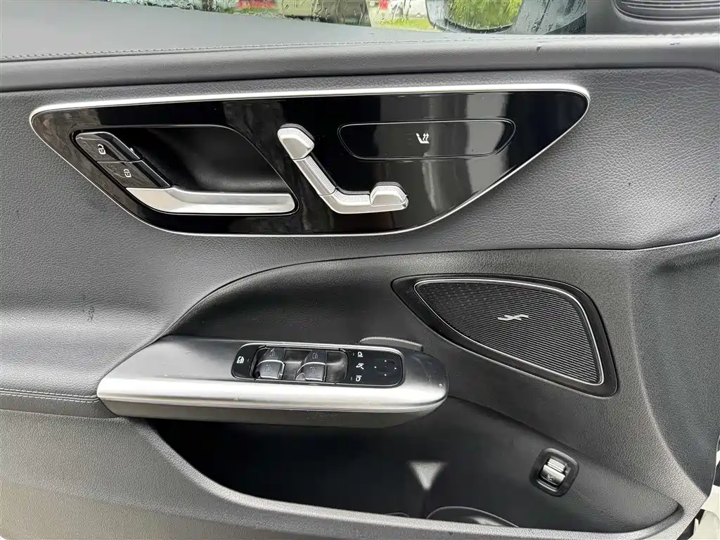 Mercedes-Benz C-Class 2025 — фото 25