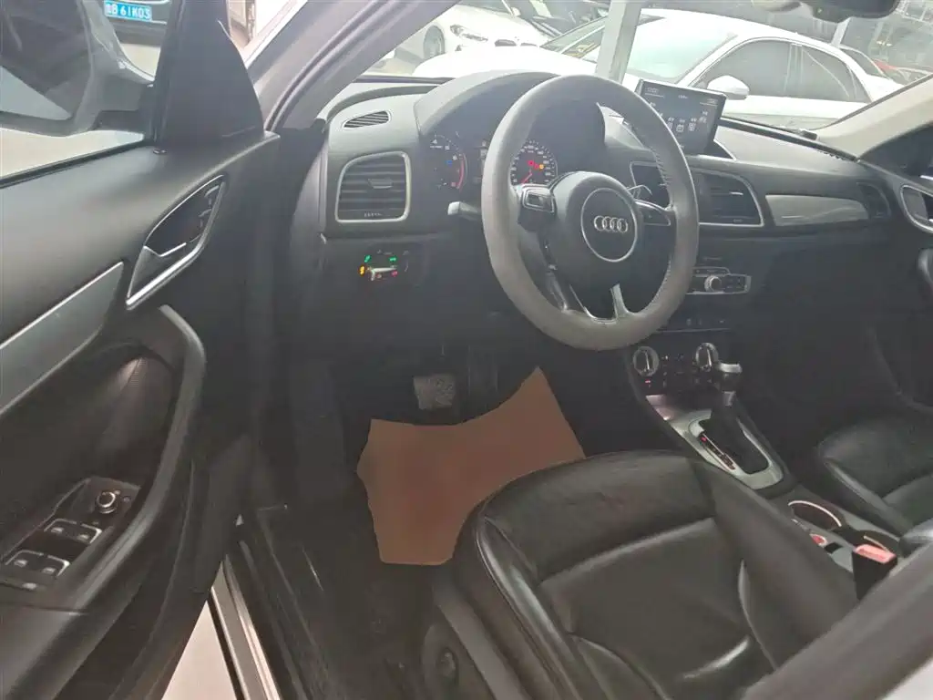 Audi Q3 2015 — фото 16