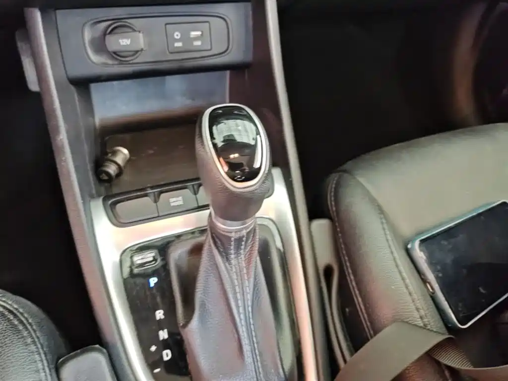 Hyundai Elantra 2019 — фото 14