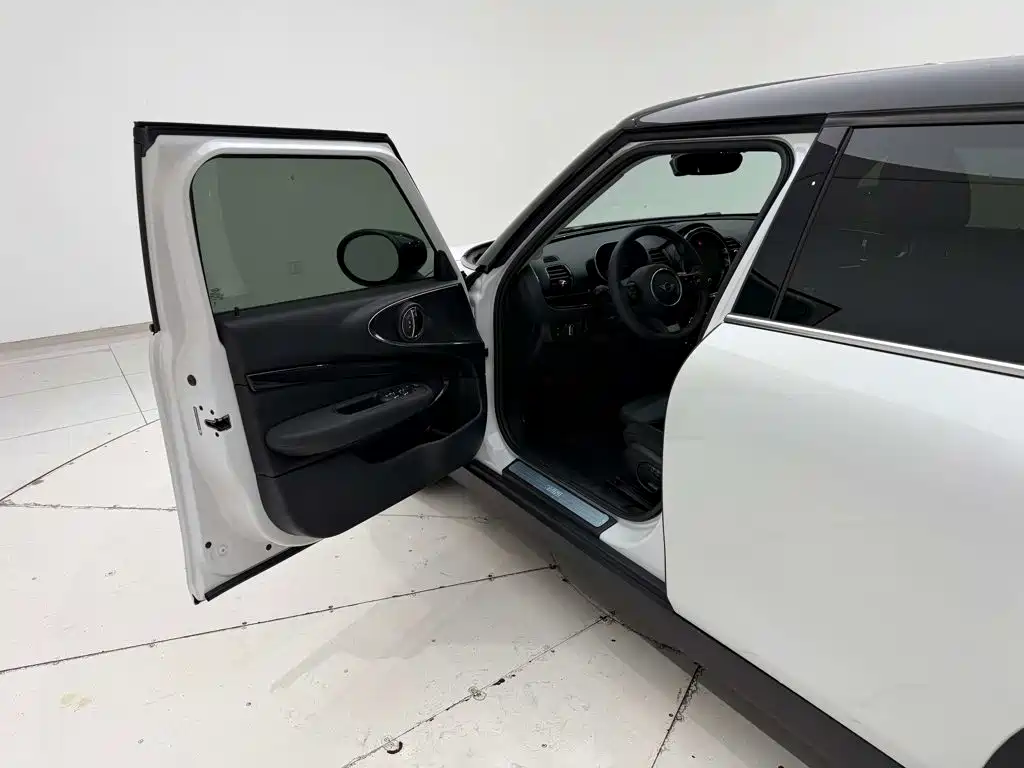 MINI Clubman 2023 — фото 24