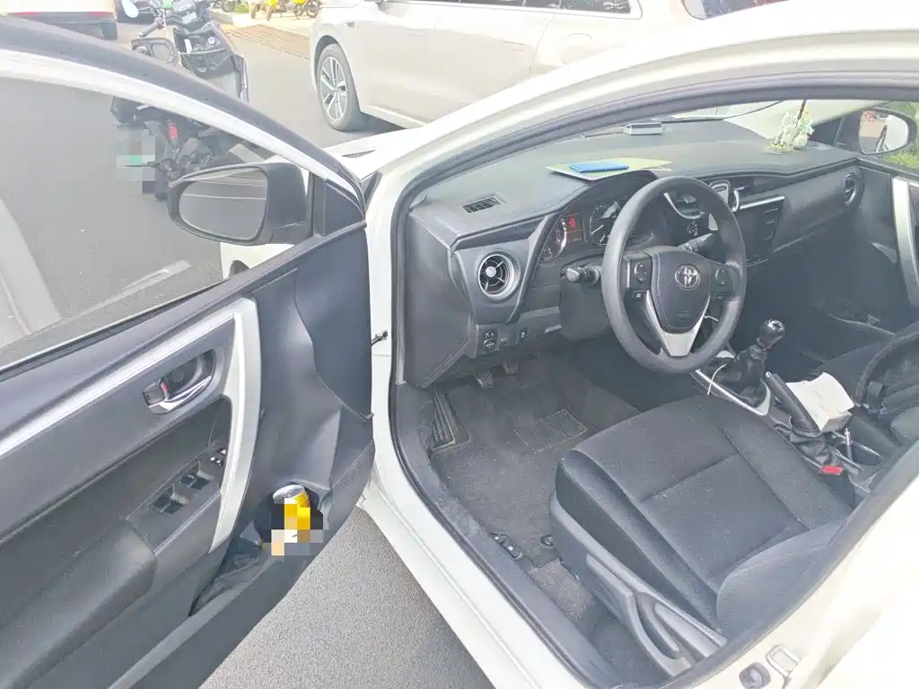 Toyota Corolla 2018 — фото 12