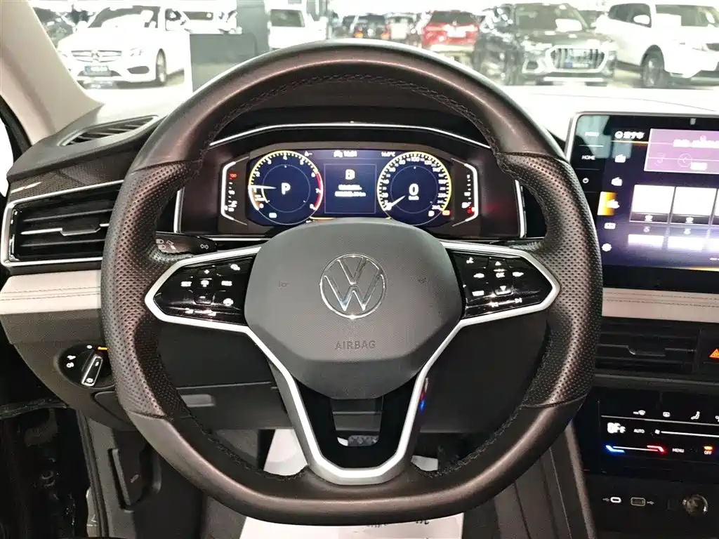 Volkswagen Tiguan L 2022 — фото 11