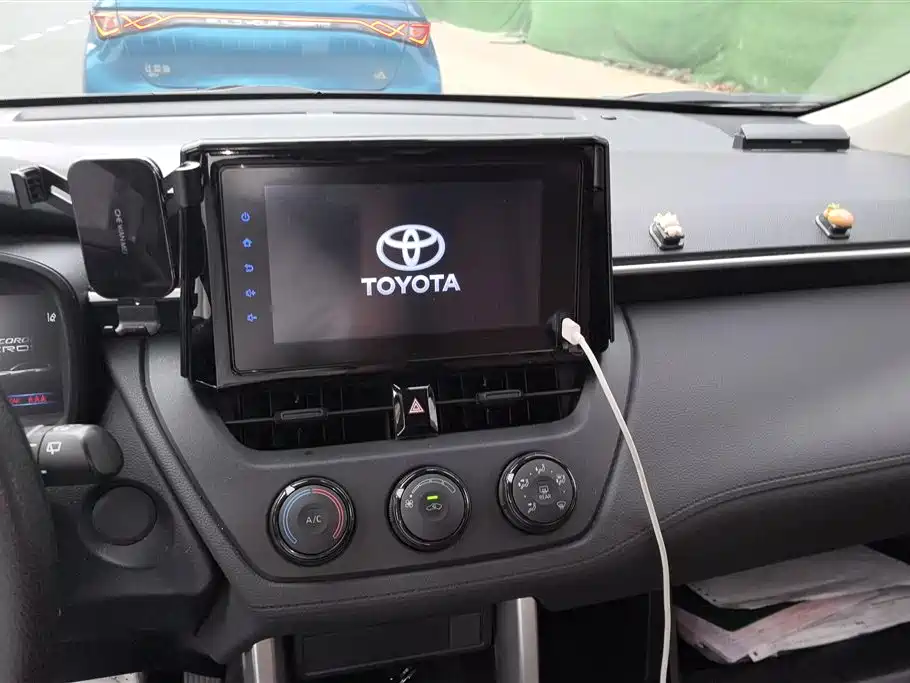 Toyota Corolla Cross 2022 — фото 13