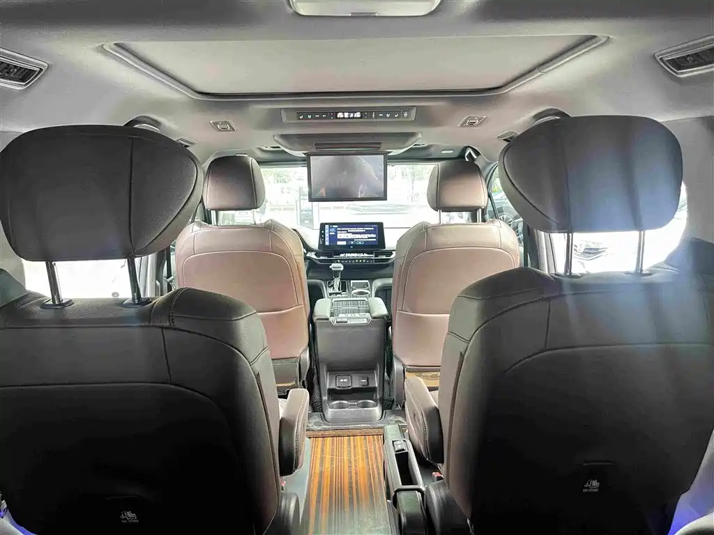 Toyota Sienna 2023 — фото 32