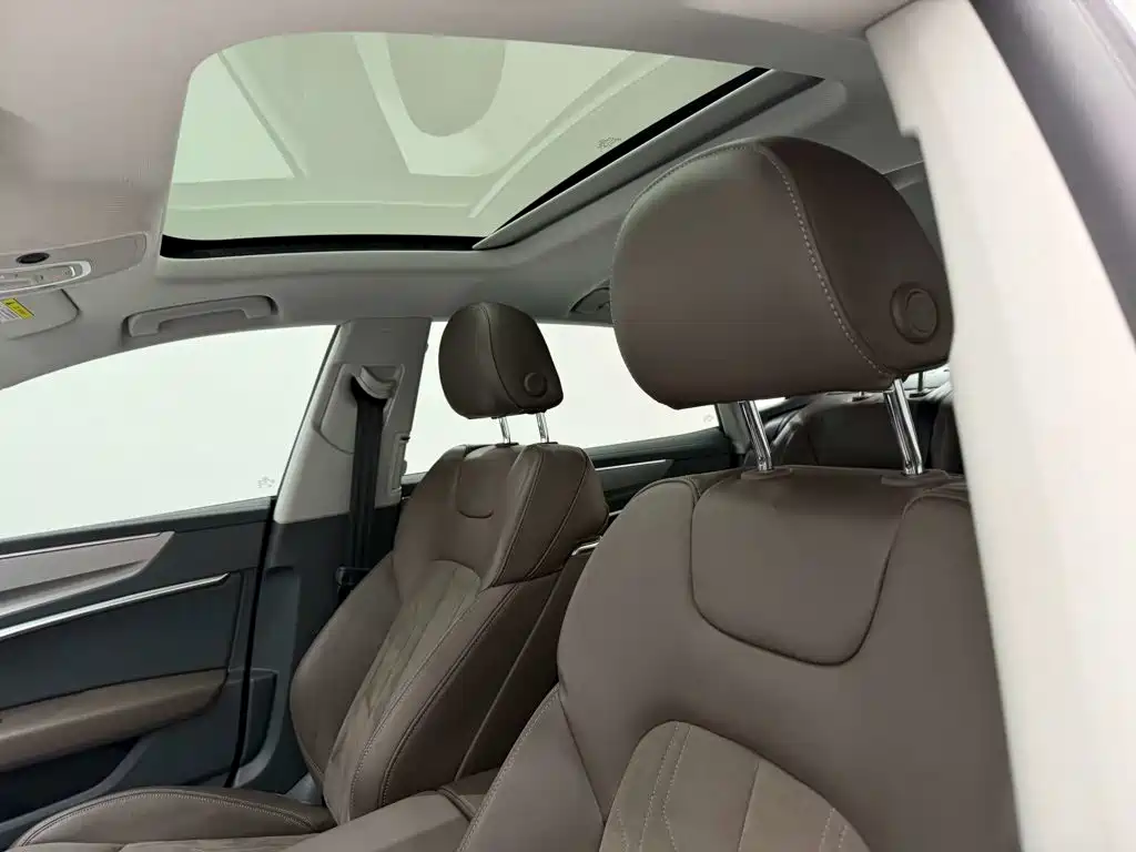 Audi A7L 2023 — фото 25