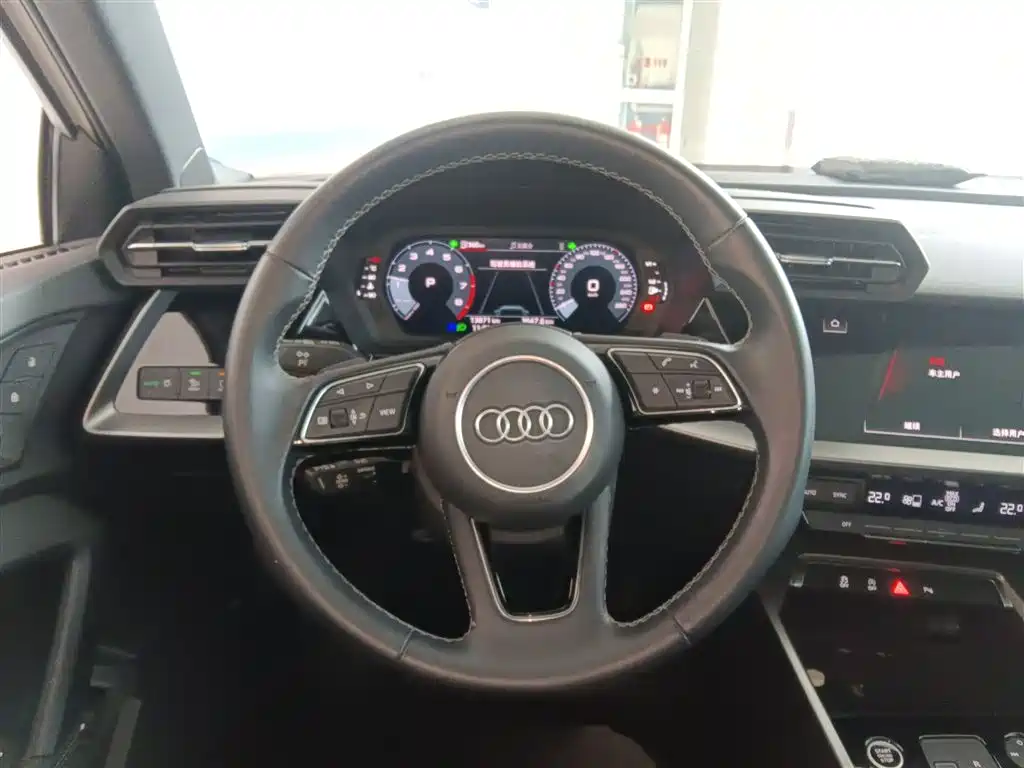 Audi A3 2023 — фото 11