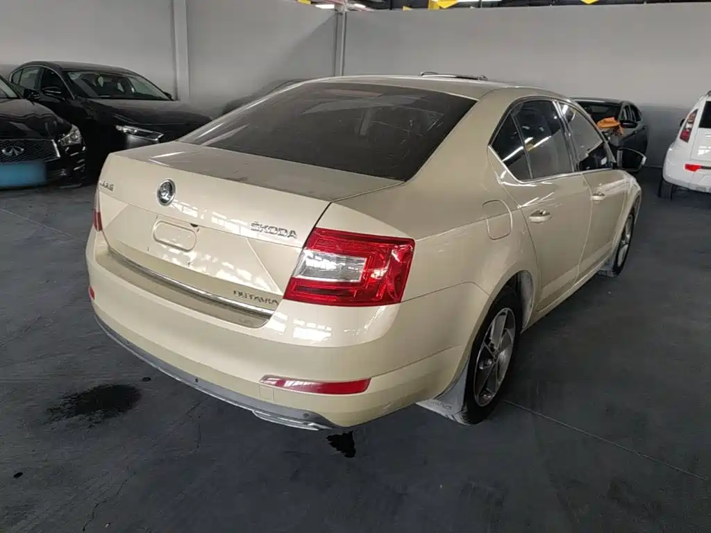 Skoda Octavia 2015 — фото 7