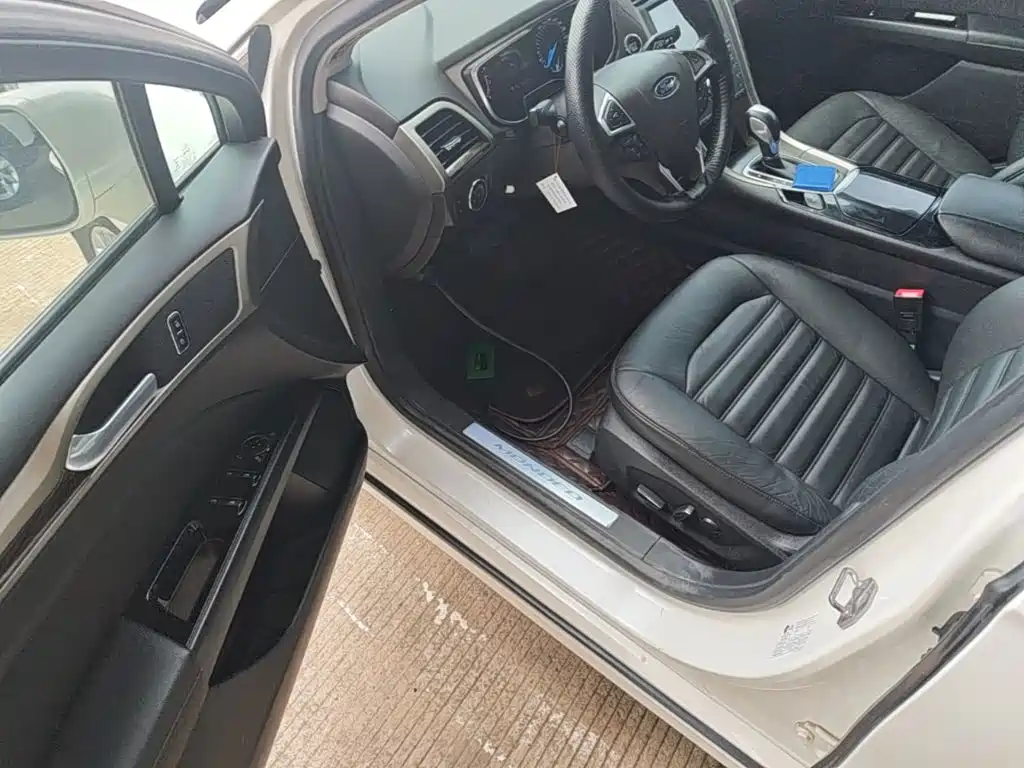 Ford Mondeo 2014 — фото 16