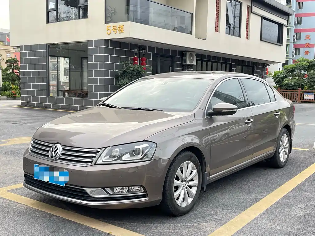 Volkswagen Magotan 2013